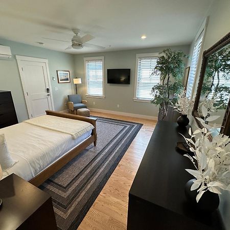 Отель Prime Location! Renovated House! 6 Bed4 Bath Ньюпорт Экстерьер фото