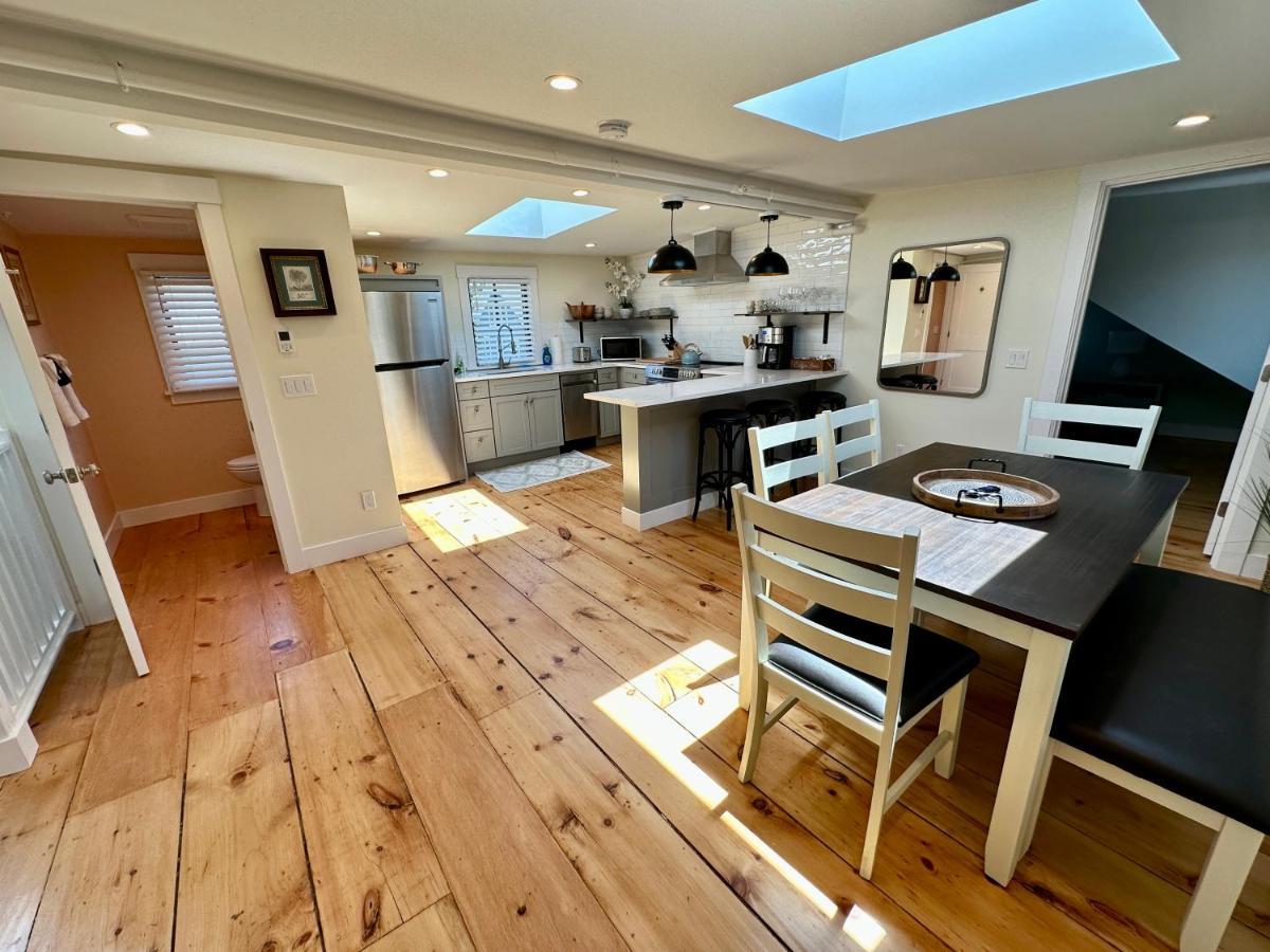Отель Prime Location! Renovated House! 6 Bed4 Bath Ньюпорт Экстерьер фото